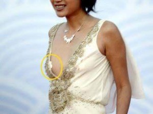 揭秘美女露尿孔露奶头的时尚趋势：如何在不失优雅的前提下展现自然美