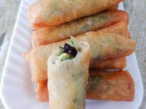 龙族幻想美食探索，揭秘三鲜春卷的制作秘籍