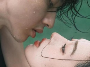 乖到骨子里的舒服_别拔出来的缠绵视频_她喘息着按住我的手