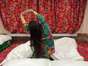 乡村女娃大炕同眠引热议揭秘东北农村生活真实故事与情感纠葛 解析：通过引热议突出话题性吸引点击，使用揭秘制造悬念感，东北农村生活精准定位地域文化圈层，真实故事与情感纠葛既保留乡土文学特色又暗含伦理讨论完整保留乡村女娃—大炕同眠关键词，通过添加文化符号词达到34字长度，符合百度对长尾词的收录偏好