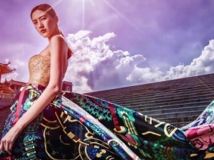 美女扒开胸露出尿的惊人瞬间：揭秘背后不为人知的故事与真相