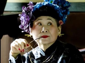 为什么性饥渴老太 BwBWw 会引起关注？她的故事背后有什么值得探讨的问题？