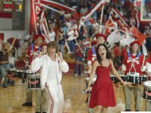 怀旧服里舞动青春记忆 重拾昔日游戏欢乐舞步