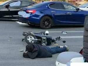 在公交车上被撞了八次高：谁在恶搞？