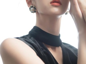 液液酱大尺度写真集曝光，网友热议其大胆风格与艺术表现力