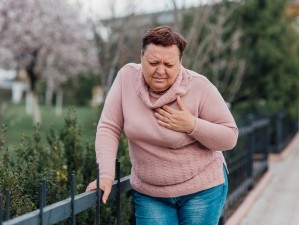 0d0d肥胖老太婆的日常生活与健康管理：如何应对中年肥胖问题？