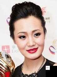 苏晴忘穿内裤坐公交被揉引发热议