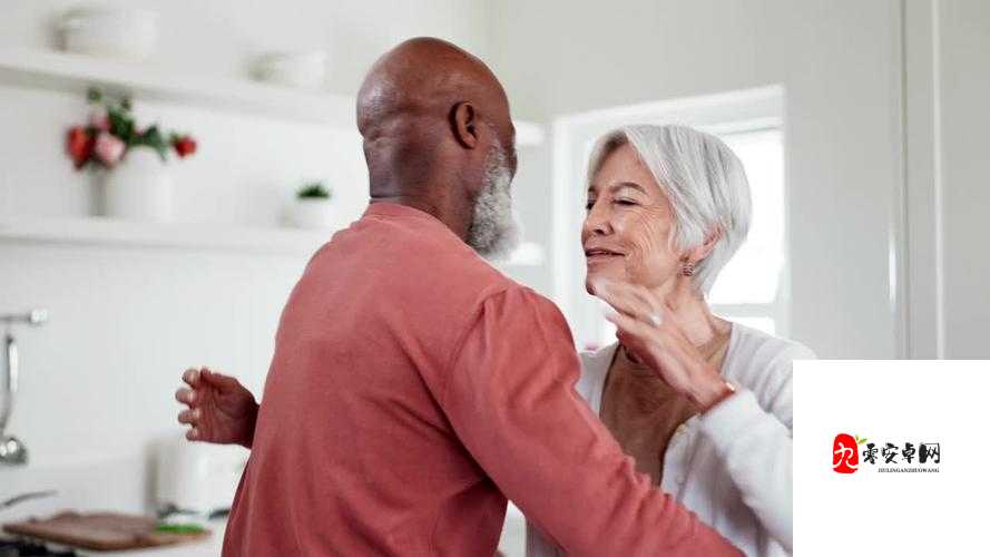 黑人满足娇妻 6699XX：探索跨种族性爱的真实故事