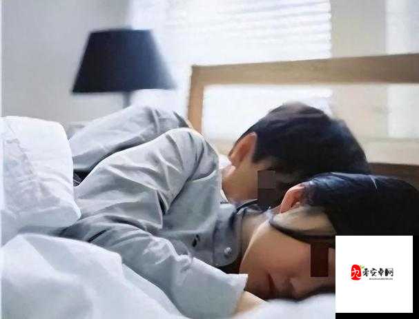 妻子当着丈夫面给别人好吗？此举引发家庭风波