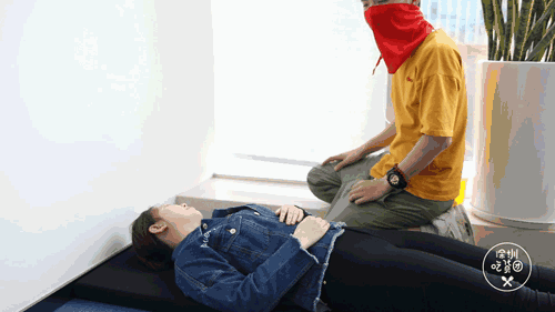 学生夹震蛋上课自慰喷水引发的荒唐事件