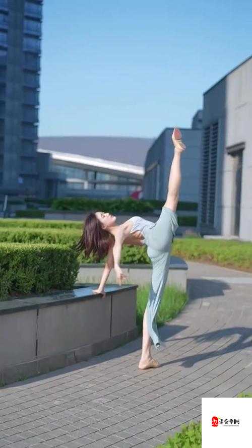 为什么一字马时唇瓣是否会打开：这其中的奥秘何在