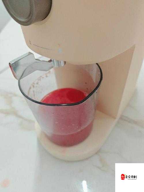 往小洞里放水果榨果汁会怎样：这样做可能出现的后果及分析