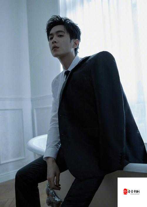 张若昀亮相北京车展引发粉丝狂欢场面火爆