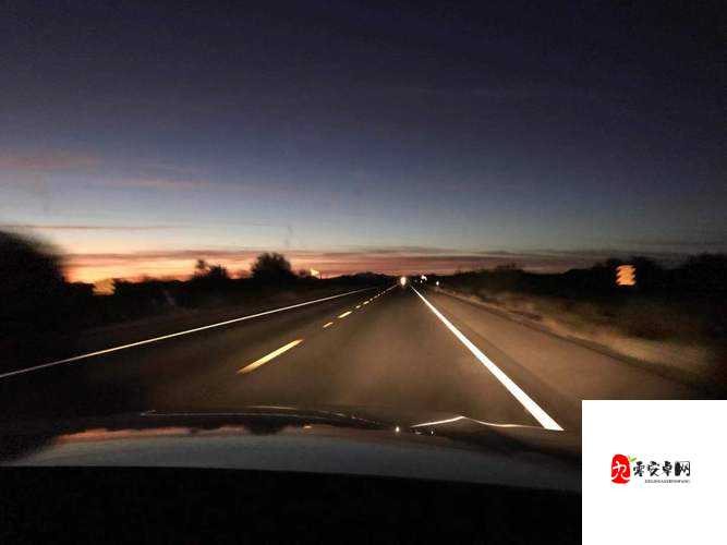 凌晨三点播放的视频叫什么：探索深夜视频的神秘面纱