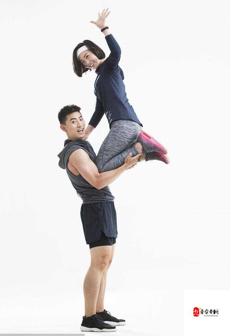 情侣晚上做运动时穿什么衣服：舒适与性感的完美平衡