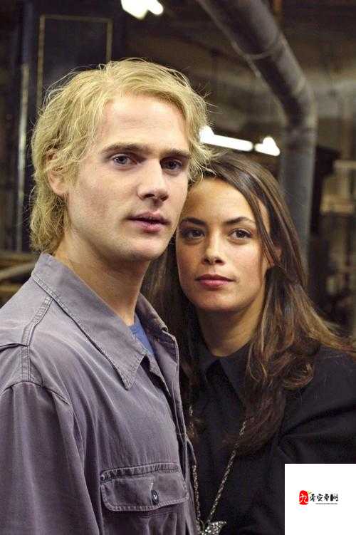 成人电影性爱小小水蜜桃：探索爱的真谛