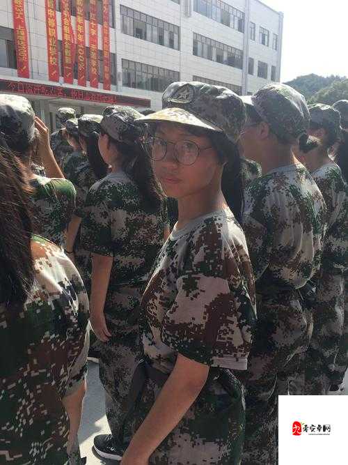 教官在我两腿间疯狂肆虐：禁忌的调教