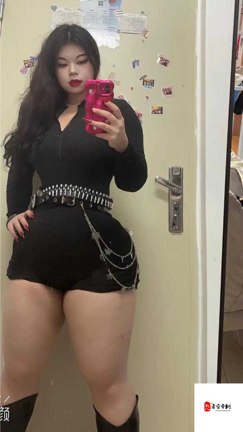 澳大利亚少妇 BBw：丰满魅力，触动心灵