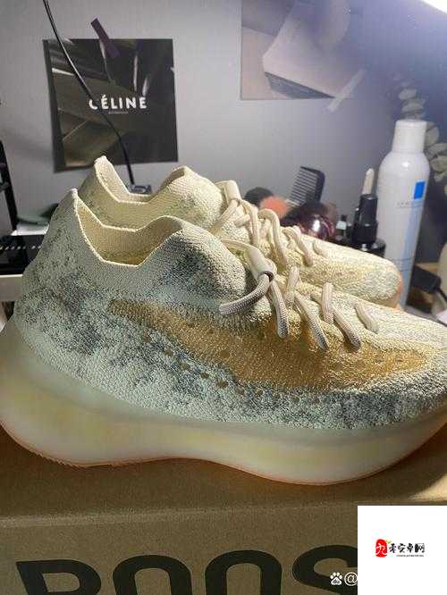 YEEZY380 蜜桃粉和白色 5 ：时尚潮流的魅力之选