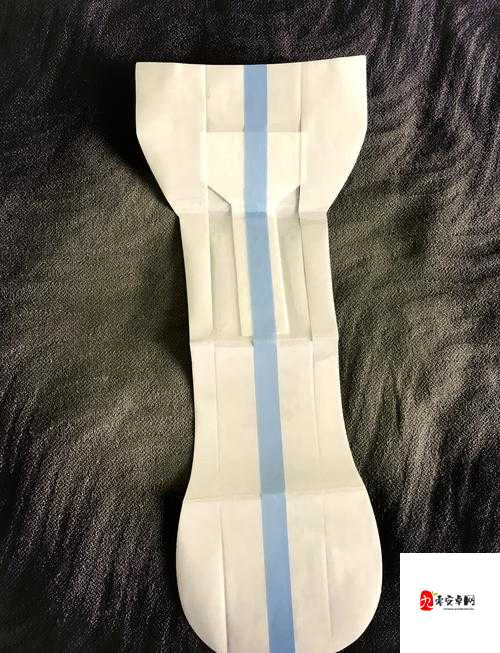 女生泳池内遭男生轮流抱摔热事件引发关注