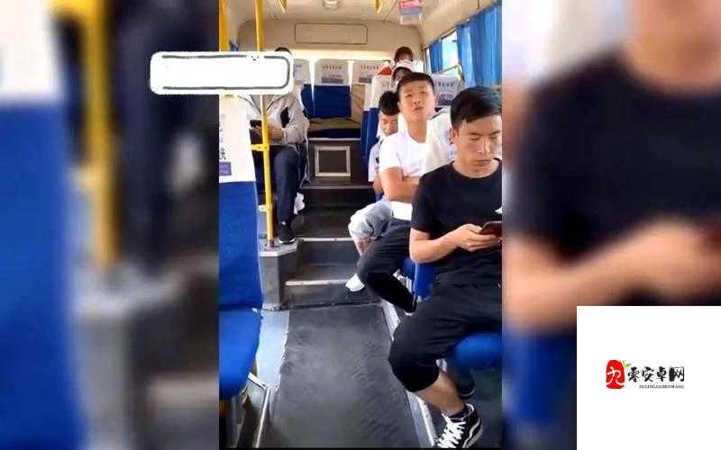 在公交车里被撞八次的尴尬经历