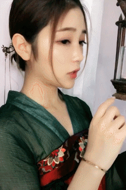 粉嫩逼偷拍：私密画面引发的争议与关注