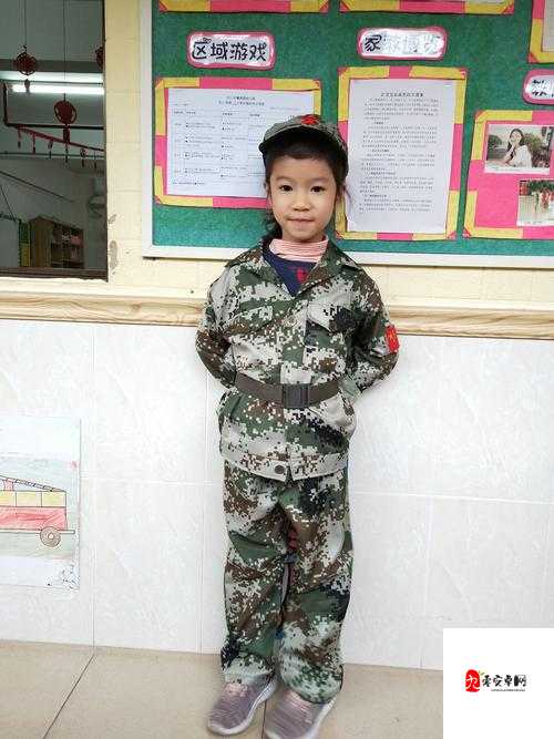 宝宝握住它坐下~自己 C 照片：探索宝宝成长的奇妙瞬间