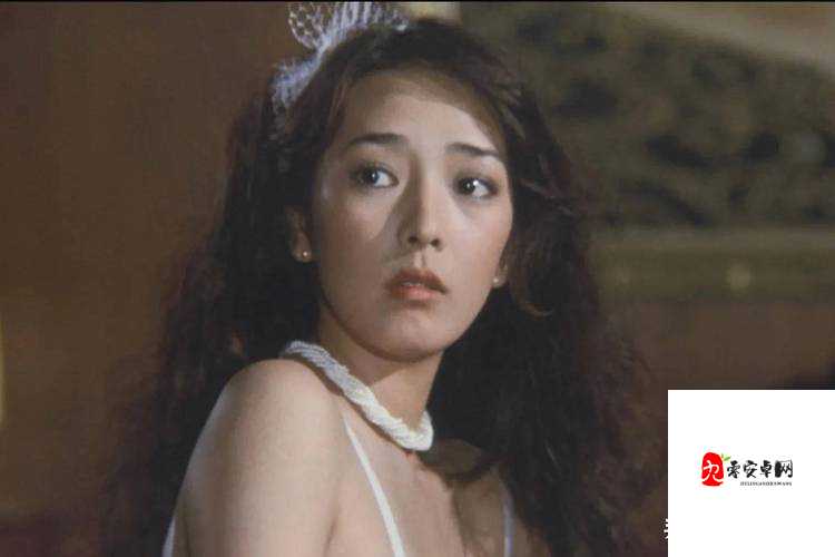 午夜剧场：探索人体艺术摄影的无限可能