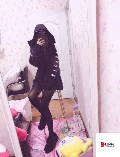 小鸟酱黑丝足交，给你带来不一样的视觉享受