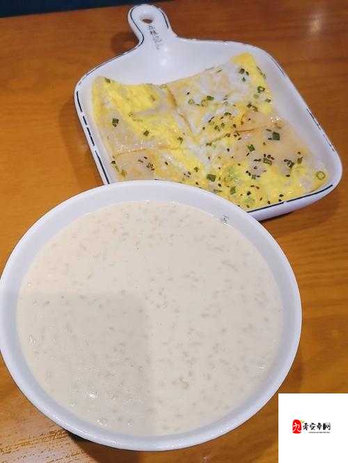 男女一起努力做豆浆的乐趣：共同创造美好早餐体验