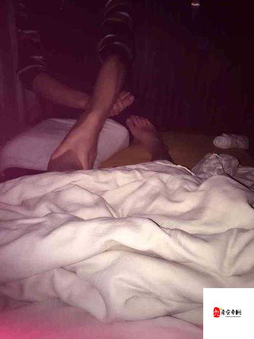 双人摇床不能盖被子的原因是床会晃动导致被子滑落需固定