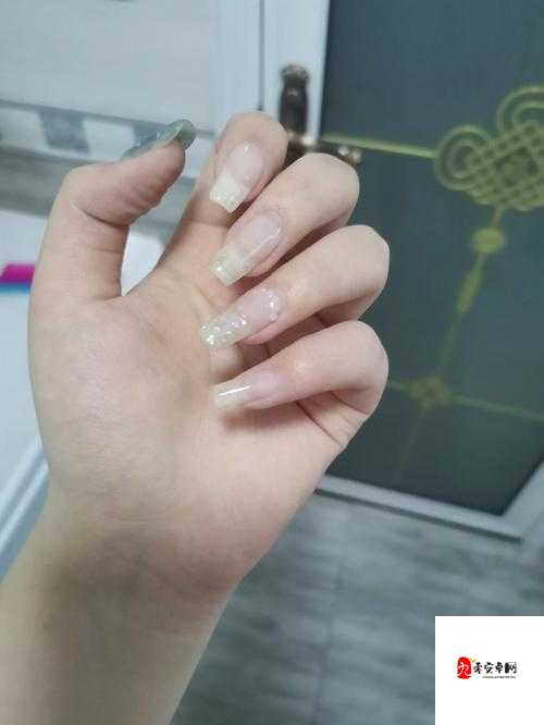 女生流出白白的东西怎么回事：探寻背后的健康隐忧