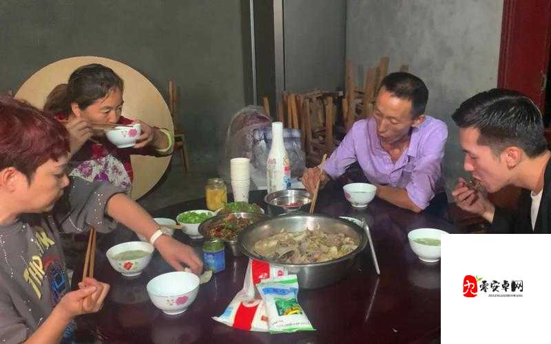 佐山爱演老公带朋友来家吃饭众人齐聚场面温馨