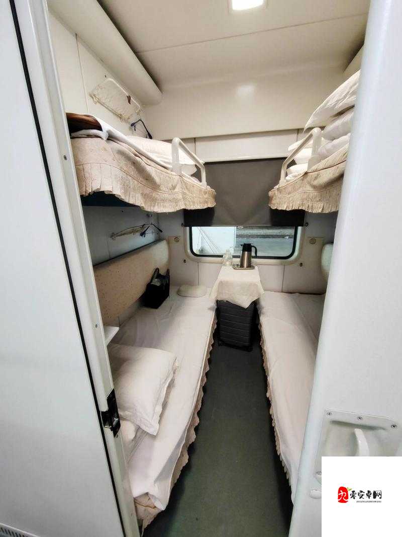 软卧车厢里的那些事儿：揭秘人性的底线