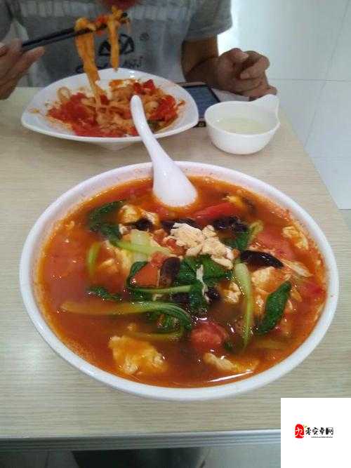 好兄弟当我面给我老婆夹菜，是何居心？