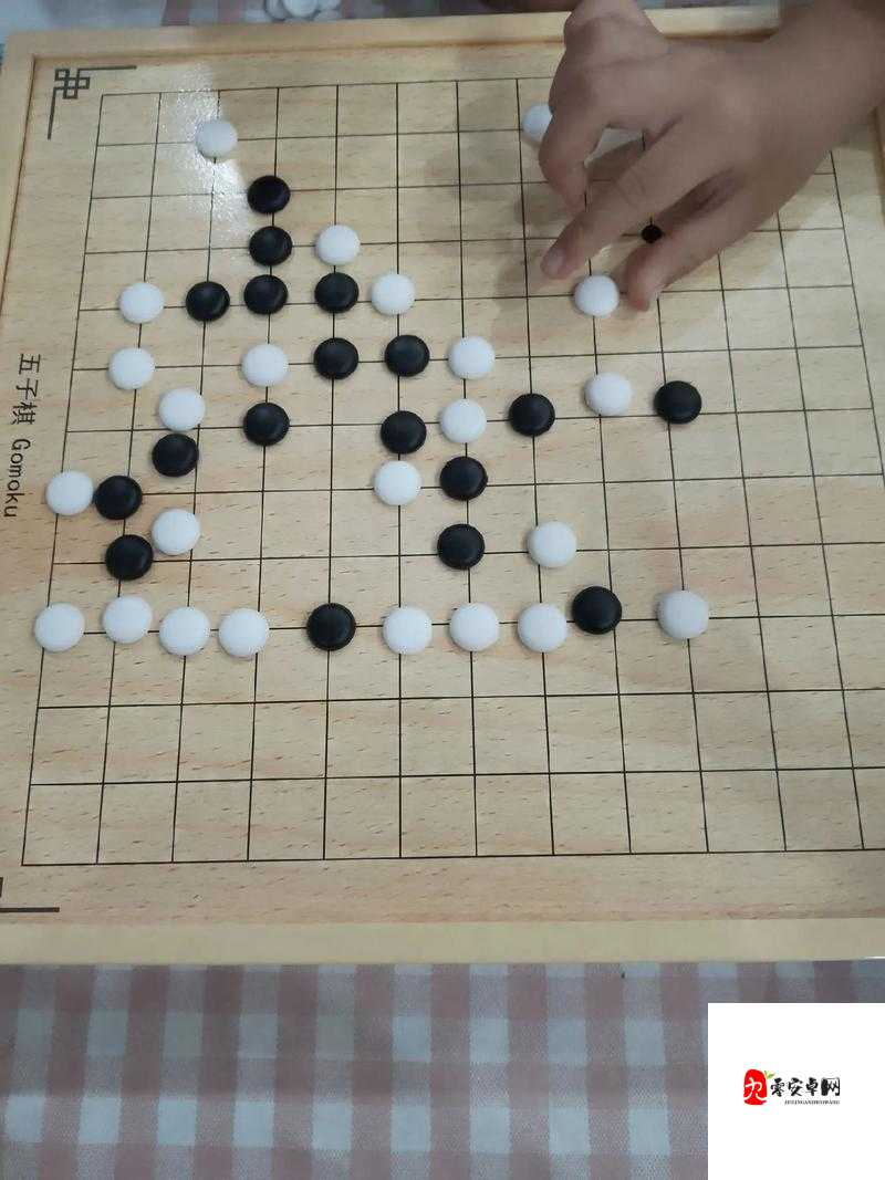 五子棋大揭秘，同桌对战，如何快速实现物资满天飞的策略
