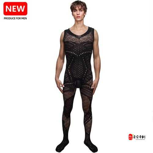 震惊在家竟穿着连体情趣黑丝被大洋吊男