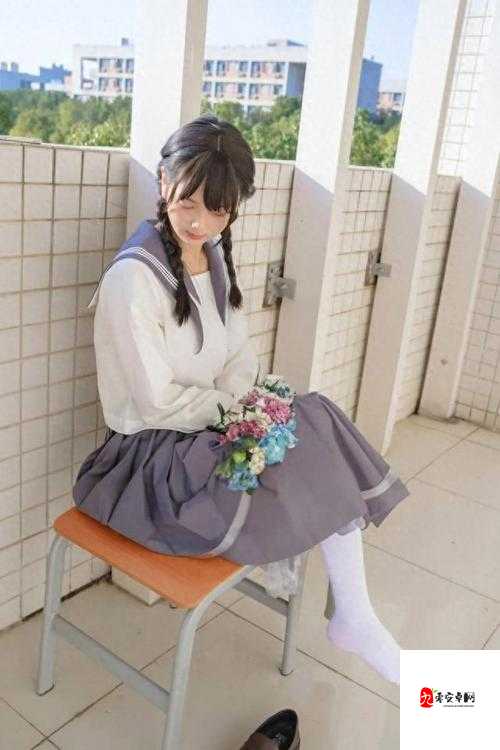 ：在开襟 JK 制服的包裹下，青春洋溢的两人尽情享受着运动的激情