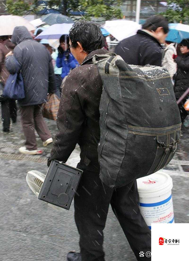 摸硬了寂寞农民工的大 J8：农民工的寂寞与坚韧