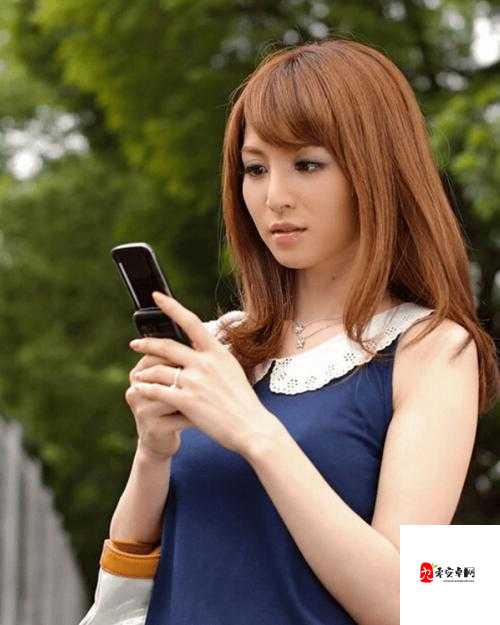 成人电影女优吉沢明歩：日本娱乐圈的传奇人物