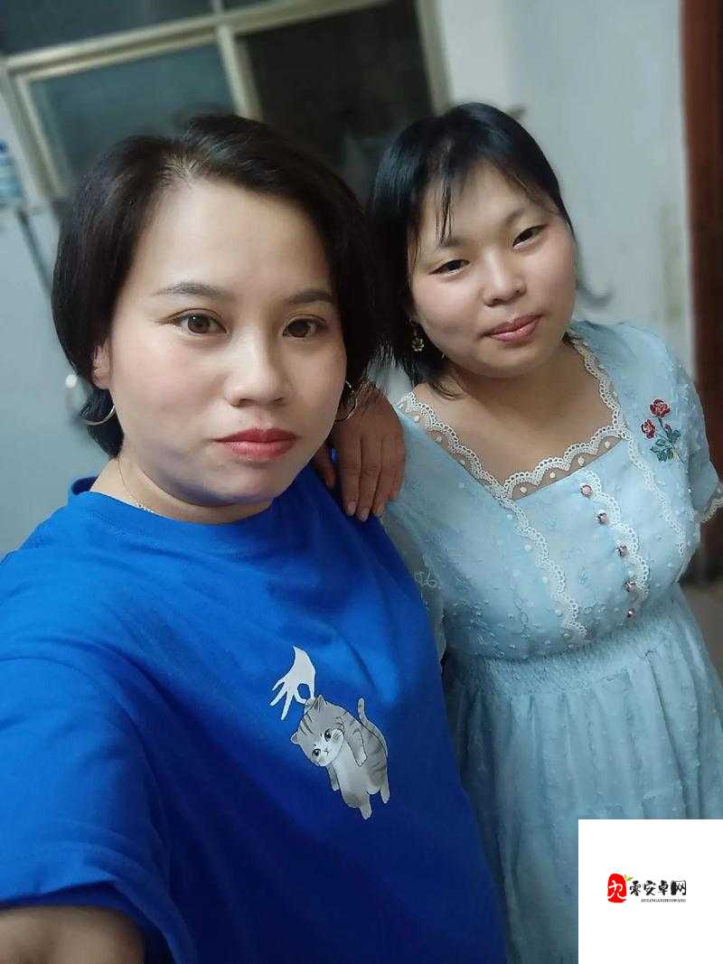 比妈妈年轻女性朋友该如何称呼呢