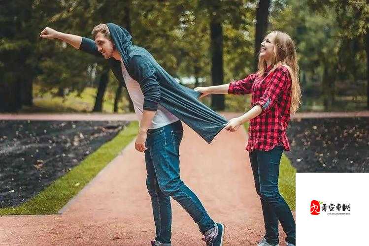 男生与女生一起相嗟嗟：青春的别样互动