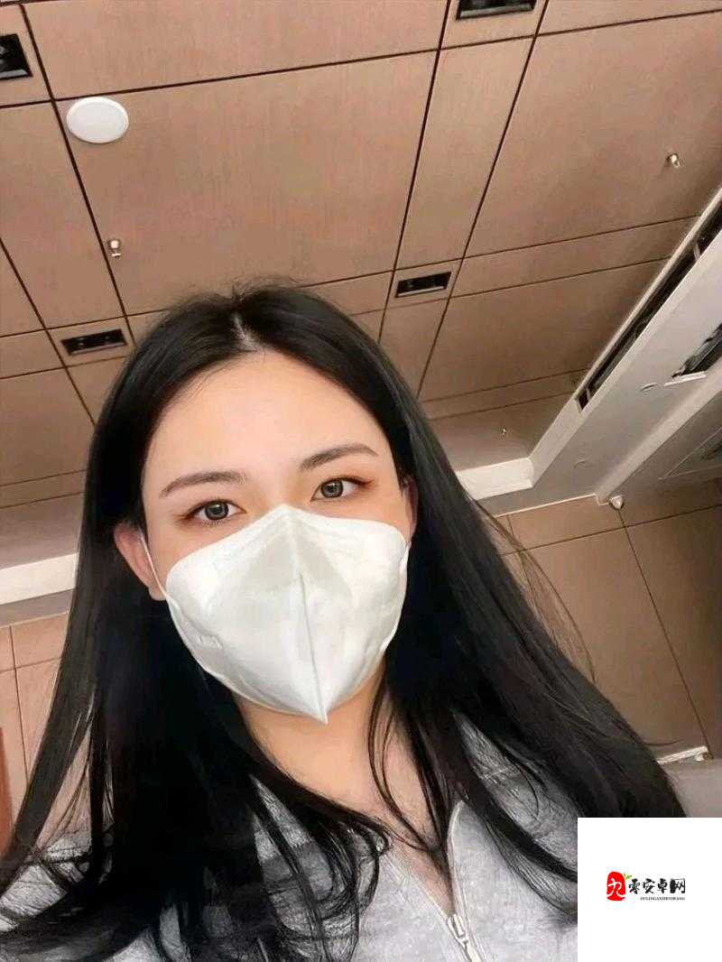 暴雨天被困在公司的女职员：如何在困境中寻找希望之光