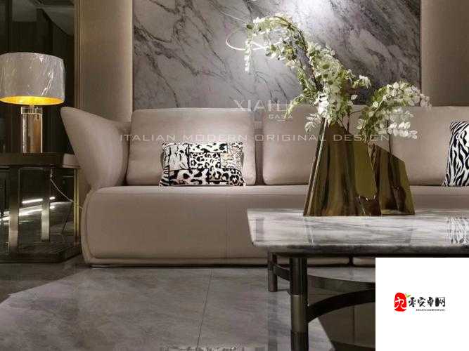 THEWHITEBOX 精选黑与白 ：探索极致简约的时尚魅力