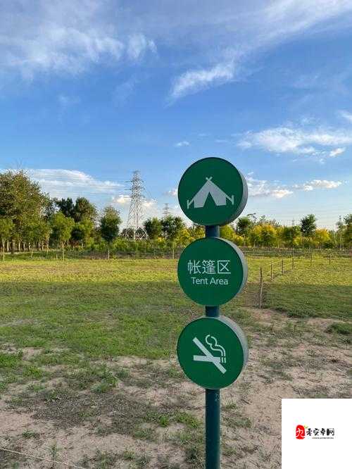 豆腐渣工程频现，开车需谨慎，对面站牌成警示