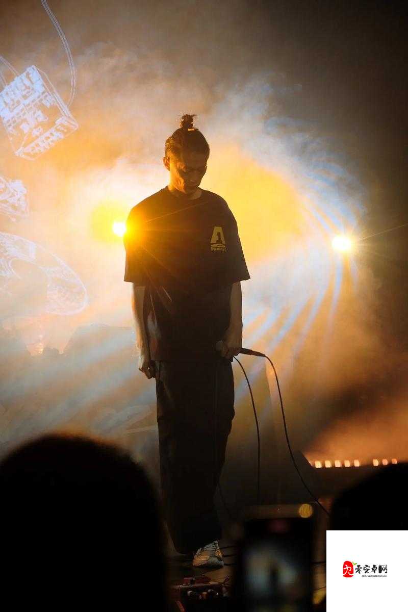 JAZZHIPHOP 女 RAPPER 流量暴增-网红背后的成长故事