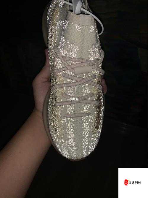 yeezy380 蜜桃粉和白色都是高清精品解析-带你领略独特魅力