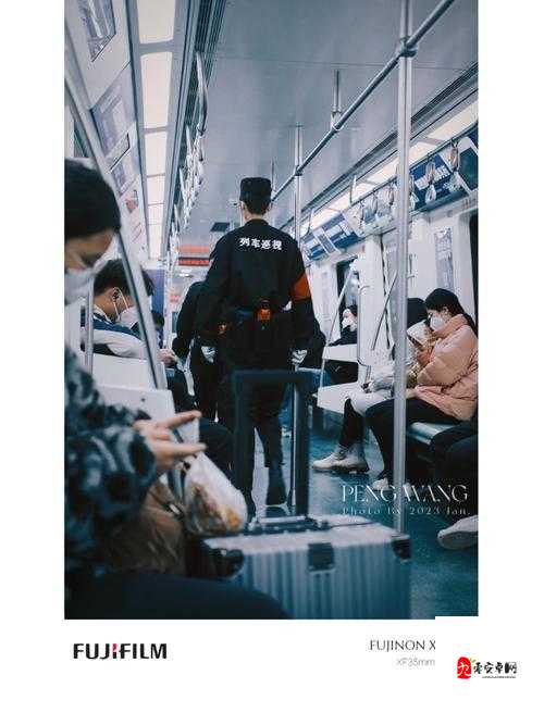 末班车上传递微热的夜晚：一段温暖人心的城市故事