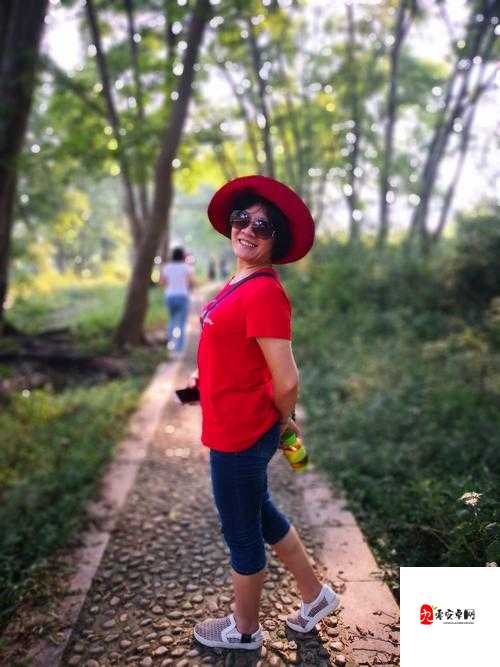 黄瑟日 BWWW.久久：一场独特而引人深思的奇妙之旅