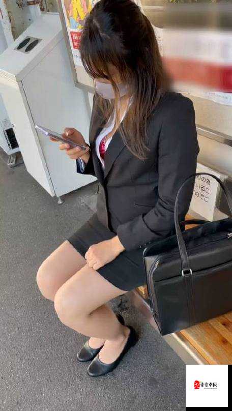 扒开尤物雪白大腿挺进视频：无尽的欲望与诱惑